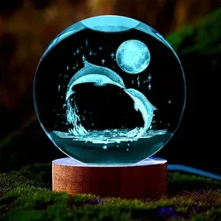 1pc 3D Dolphin Moon crystal ball, regalo di compleanno per moglie amico 3D inciso al laser animale marino decorazione della lampada della statua dell'interno