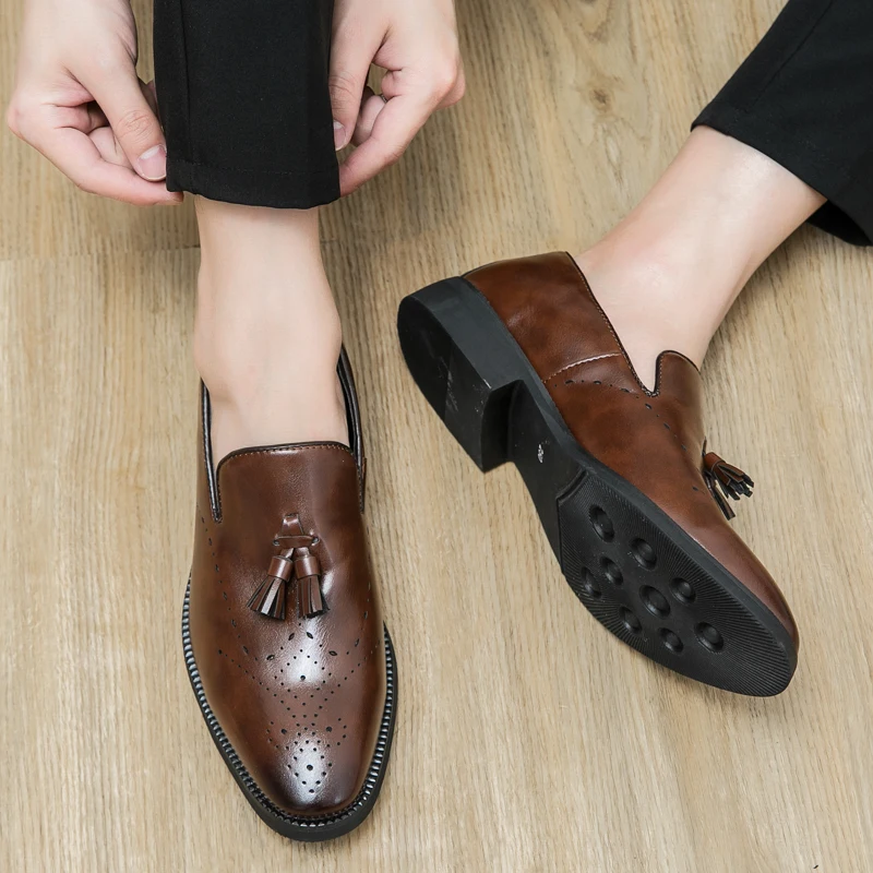 2024 Classic Men Office Business Shoes Fashion Simple Tassel Style Leather Shoes Slip-On Casual Dress Shoes Mens Loafers Black