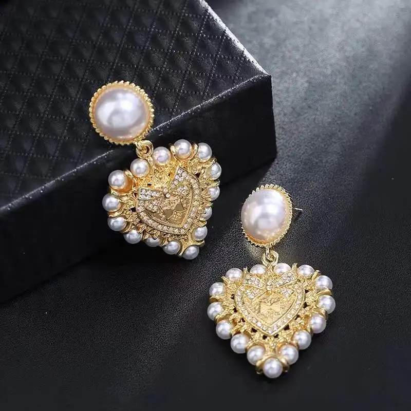 HUANZHI 2020 Vintage Baroque Pearl Big Love Heart Drop Earrings Gold Color Metal Geometric For Women Girls Party Travel Jewelry