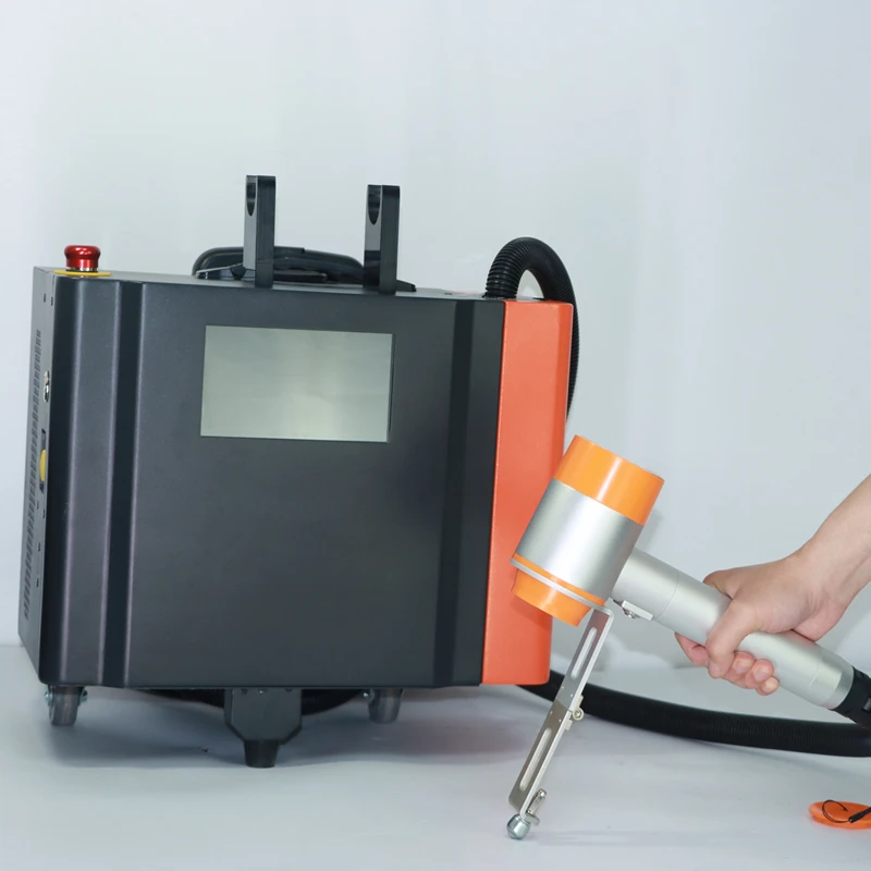 Macchina per la pulizia laser a impulsi da 300 W Dispositivo per la rimozione della ruggine da 200 W Pulitore laser a fibra da 100 W Strumenti puliti senza contatto raffreddati ad aria per metallo