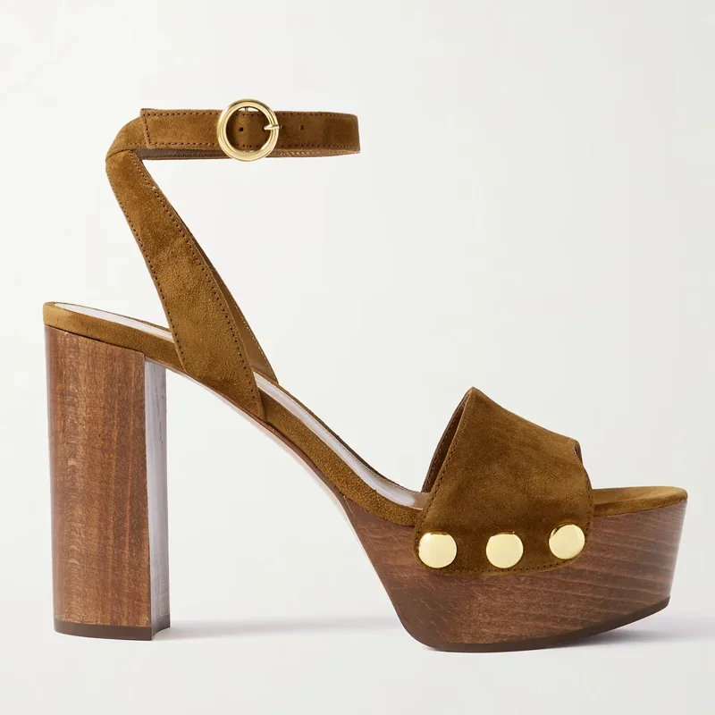 Goldmetall-Nieten Plateau-Wildleder-Sandalen Sexy Runde Zehenpartie Quadratischer Absatz Shingback Maßgefertigte Neuheiten Modische Damen Moderne Schuhe