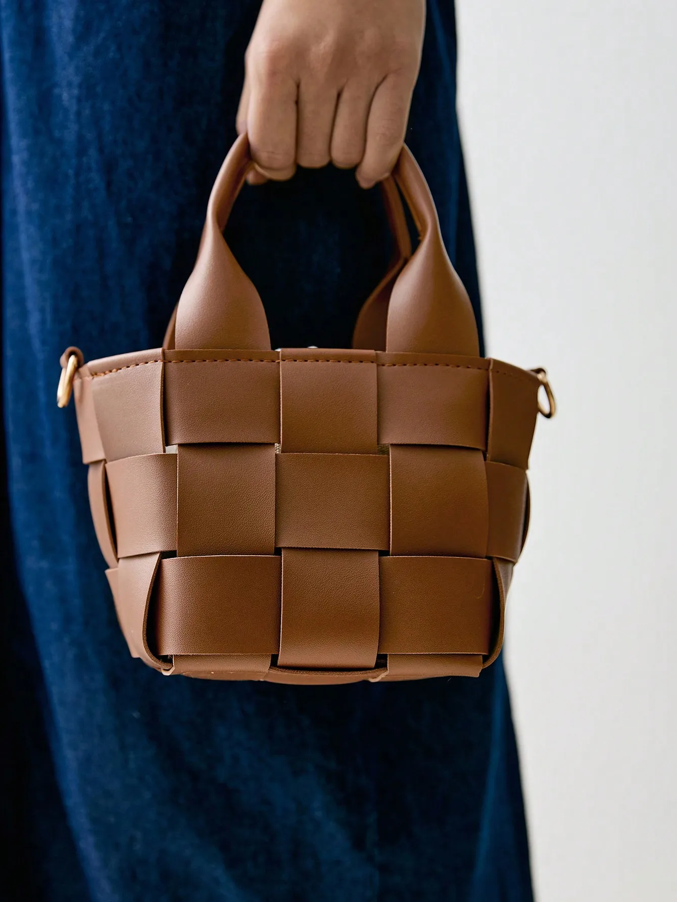 Modische, minimalistische, karierte Bucket Bag, leicht, mit verstellbarem Riemen, Damen-Handtasche mit Tragegriff für Urlaub, Reisen und den Alltag – Detail 2