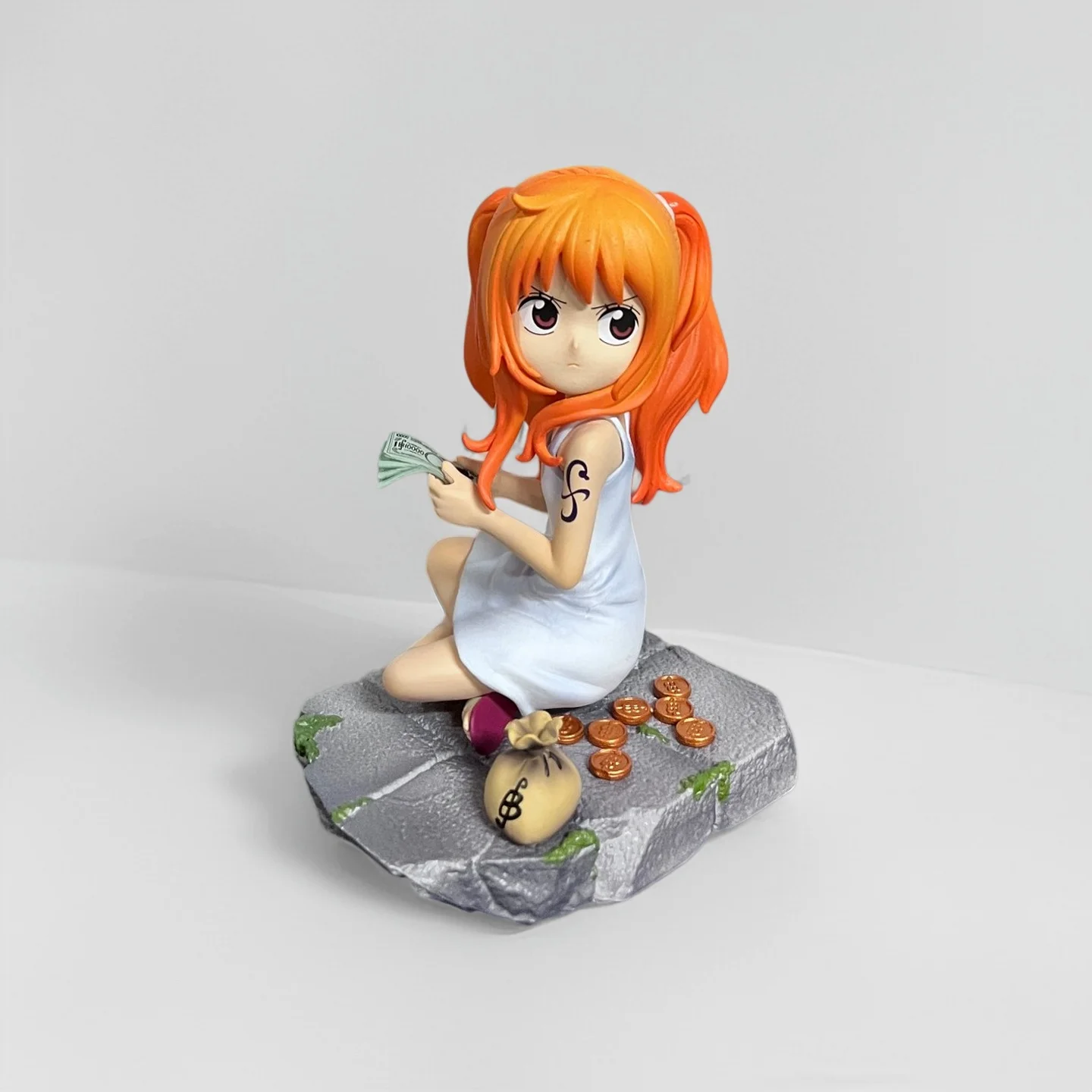 

10cm Anime One Piece Childhood Nami Count Money Q Version PVC Action Figures Statue Desktop Ornament Model Toys Gift Collectible