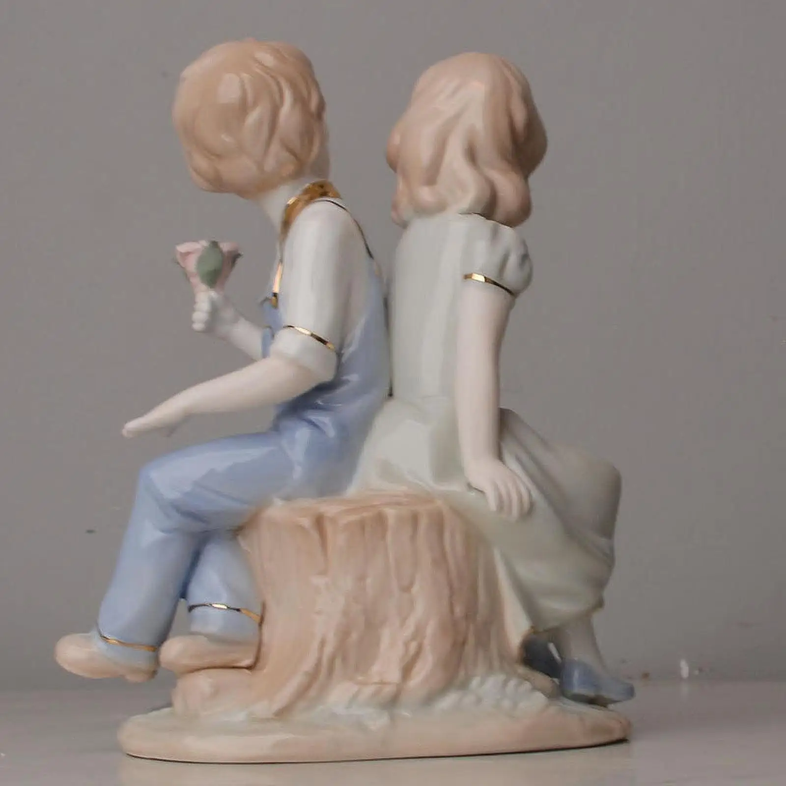 

Boy and Girl Statue Ceramic Figurine Home Decoration Gift Fine Workmanship