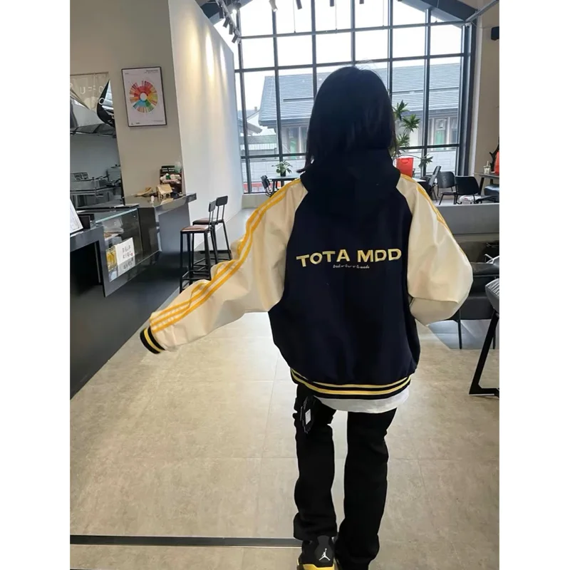 เสื้อแจ็คเก็ตนักบินสไตล์อเมริกันทรงหลวมสำหรับผู้หญิง รุ่นใหม่ล่าสุดสำหรับฤดูใบไม้ผลิและฤดูใบไม้ร่วง แฟชั่นสำหรับคู่รัก สีสันสดใส สไตล์เบสบอล เสื้อคลุม