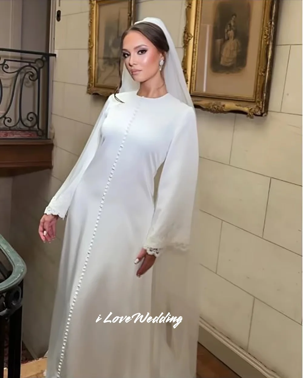 فساتين زفاف بيضاء برقبة دائرية 2025 ساتان كم طويل مزين على شكل حرف a مطوي أنيق بطول الأرض فستان حفلات الزفاف حسب الطلب