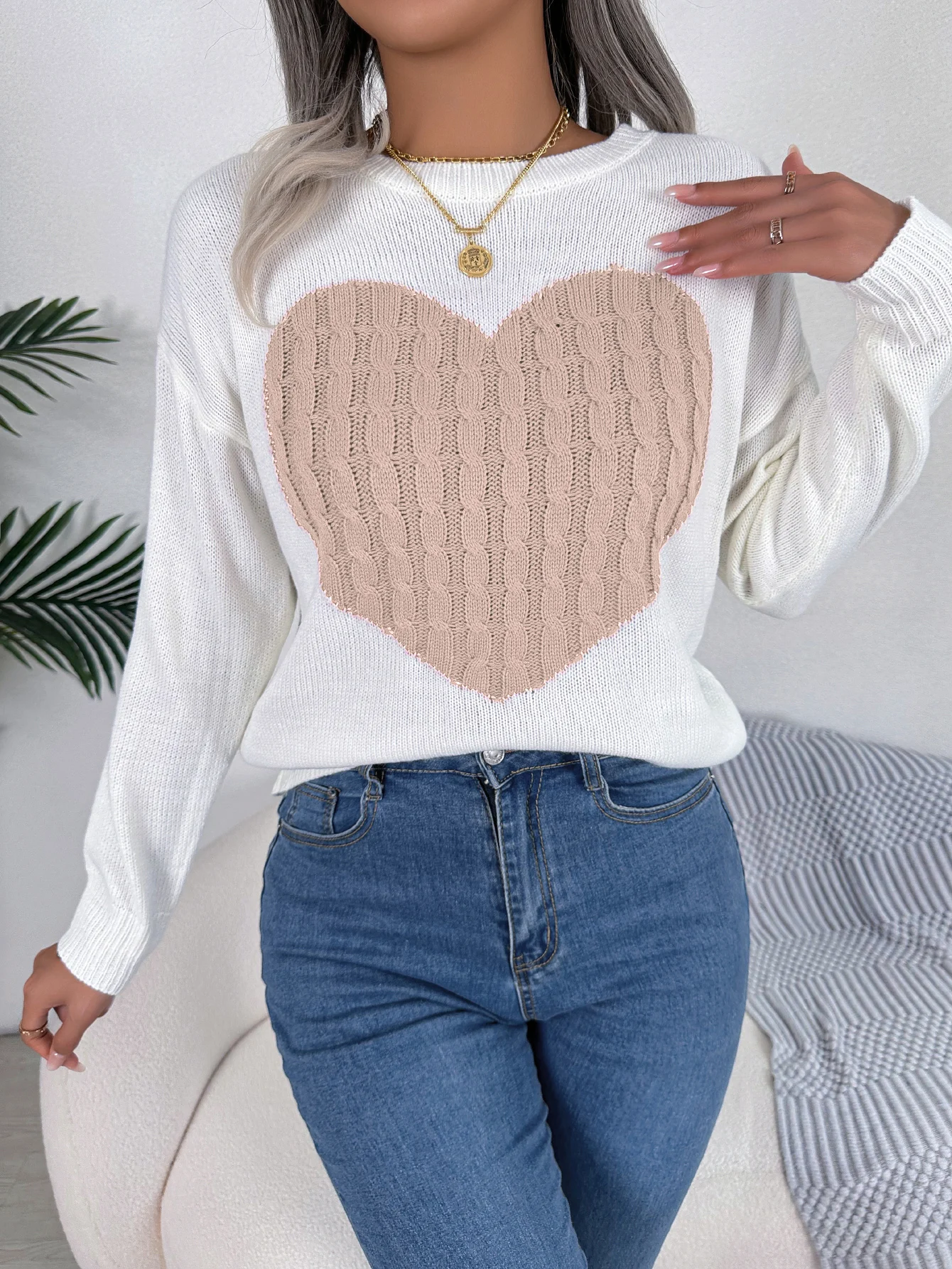 Autumn and Winter Sweet Contrasting Color Heart Pattern Long Sleeved Pullover Sweater