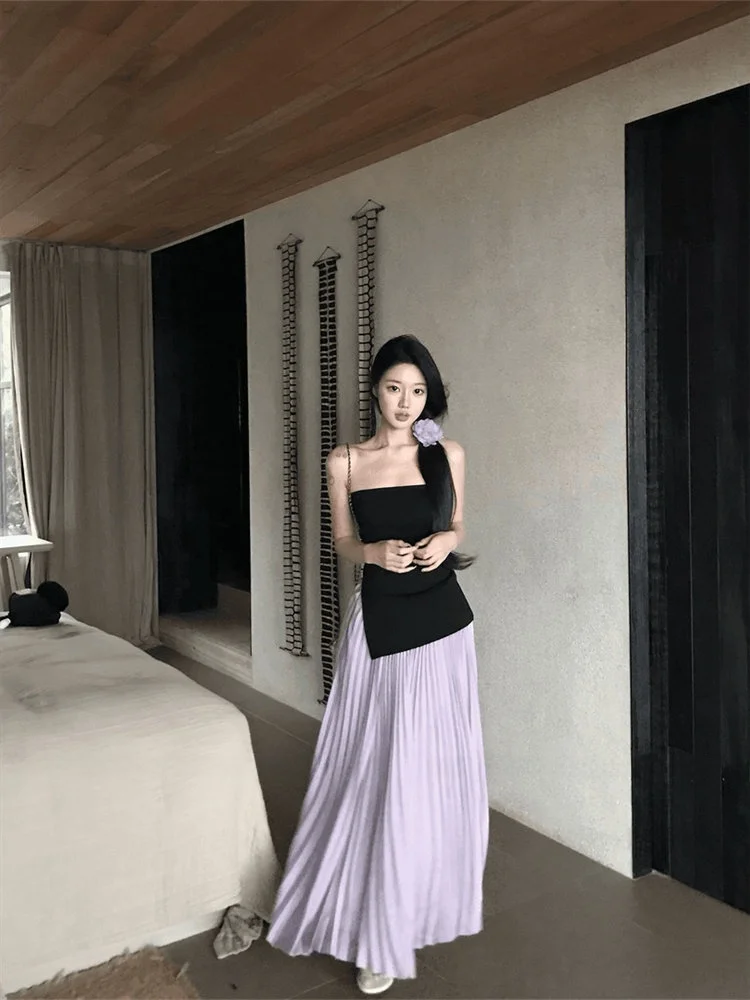 

Новый модный женский комплект: черный топ без бретелек и фиолетовая юбка. Повседневный весенний комплект из двух предметов.