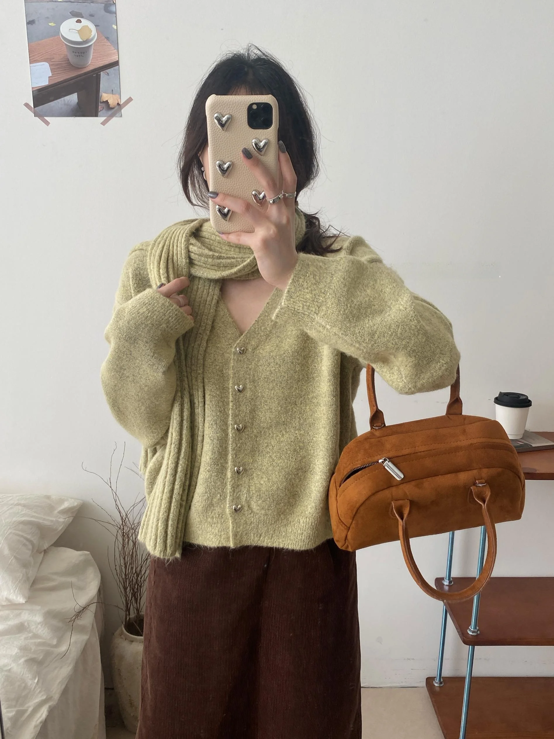 

Оригинальный вязаный комплект Aimisle: свитер с V-образным вырезом и шарф с сердечками и медведями, корейский стиль, свободный крой, длинный рукав