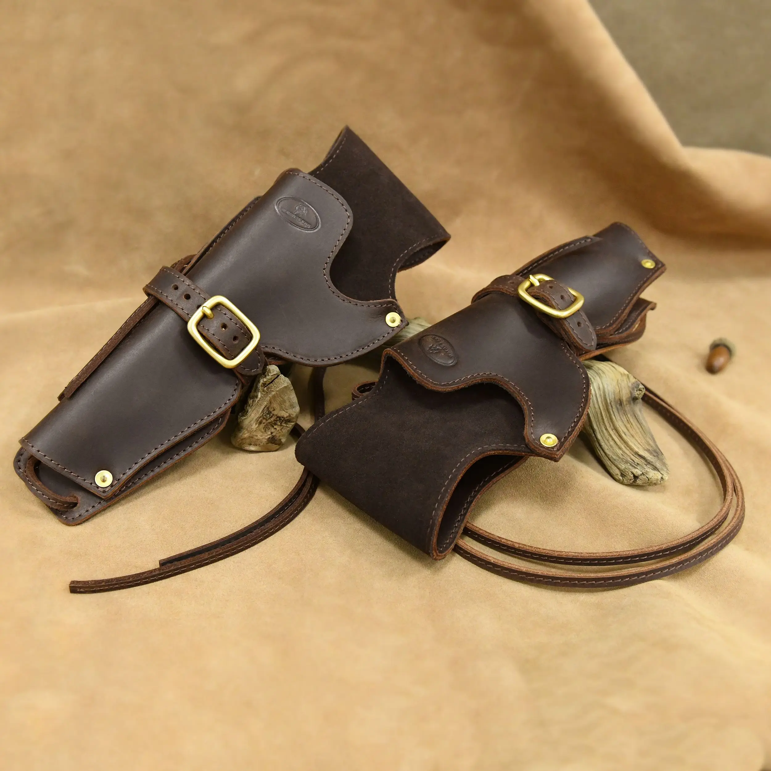 

Wayne' Dog Handmade Leather Gun Revolver Holster Cowboy Western Gun Holsters Pouch For Right or Left Handed Hunters