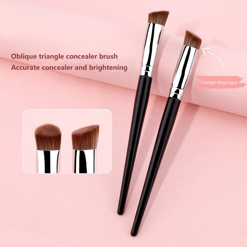 Skośny trójkątny pędzel do rozświetlania Pędzel rozjaśniający Lacrimal Groove Middle Normal Pattern Brush Eye Mark Free Concealer Brush