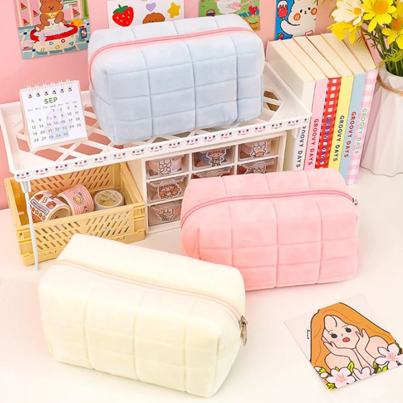 2022 Women Cosmetic Bags Soft Plush Cosmetic Bag Fluffy Cosmetic Makeup Storage Bag Travel Wash Storage Bag Handbag Lady Gift