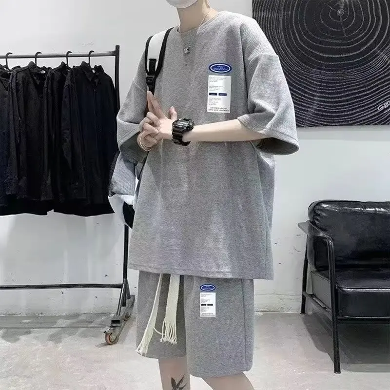

New 2025 Men's Casual Summer orts Svel Loose Fit Youthful Student Faionable T-irt And orts Set Five-Button Cuff