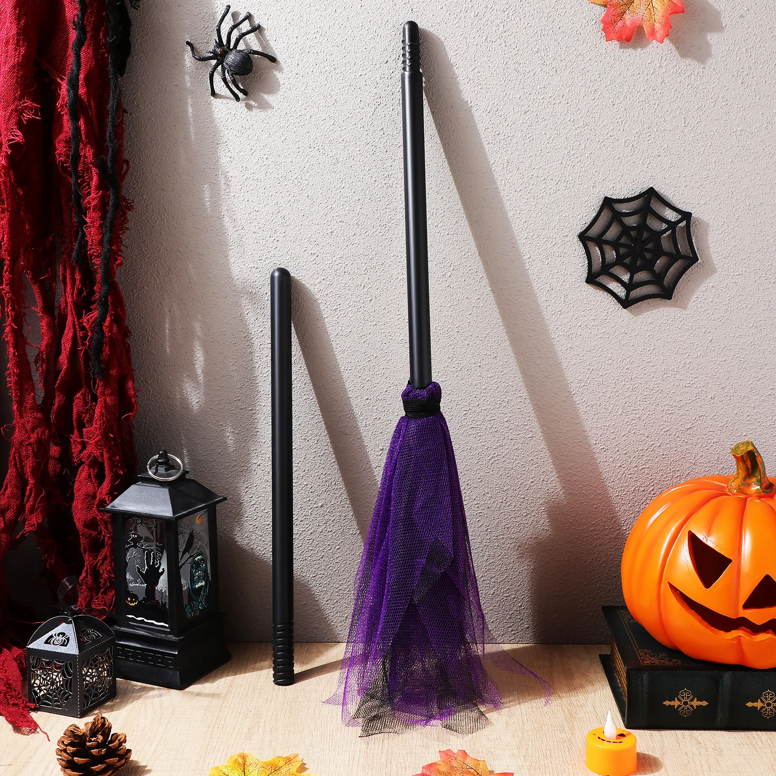 

Ведьменная метла с красочной тканевой ручкой, портативная безопасная метла на Хэллоуин, реквизит для женщин и мужчин, аксессуар для костюма
