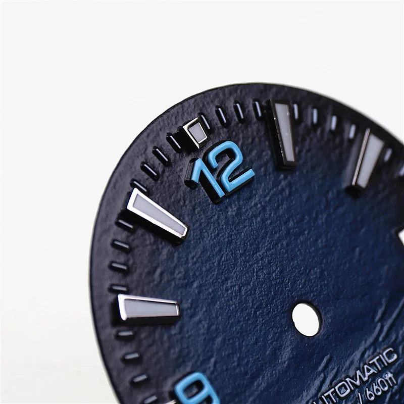 High Quality 28.5mm Nh35 Watch Dial With Blue Bgw9  Green C3 Bright Luminous For Crown At 3 3.8  Nh35A Movement Accessories
