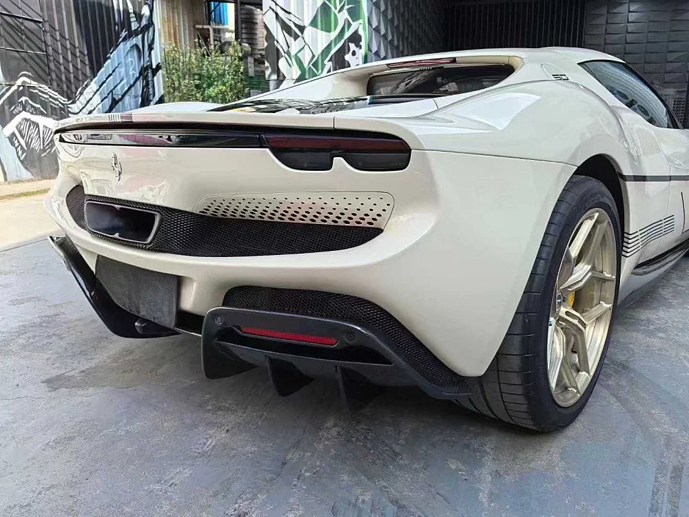 

Подходит для Ferrari 296, обновленный для сухого заднего диффузора из углеродного волокна, небольшой комплект задней губы с объемным звуком.