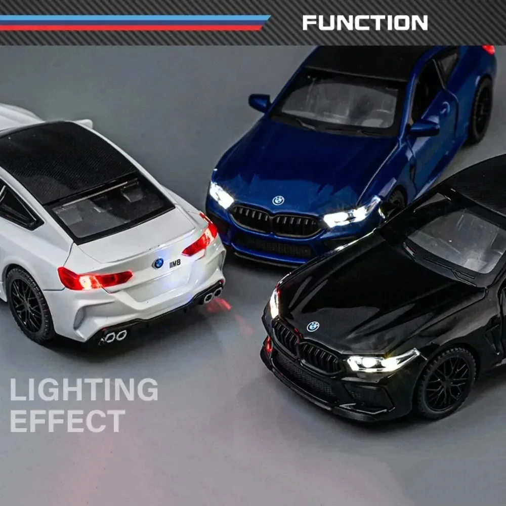 รถของเล่นอัลลอยด์ M8 ขนาด 1:32 แบบหล่อขึ้นรูป ล้อแบบดึงถอยหลัง มีไฟและเสียงเพลง รถสปอร์ตจิ๋วสำหรับเด็กผู้ชาย ของตกแต่งและของขวัญ