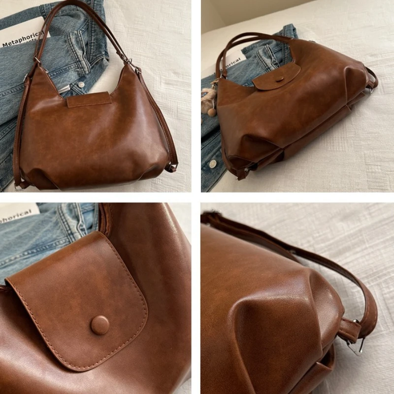 Vintage Hobo-Tragetasche aus weichem Leder mit niedlichem Plüsch-Anhänger, wandelbarer Rucksack, lässige Schultertasche mit großem Fassungsvermögen für Damen – Detail 4