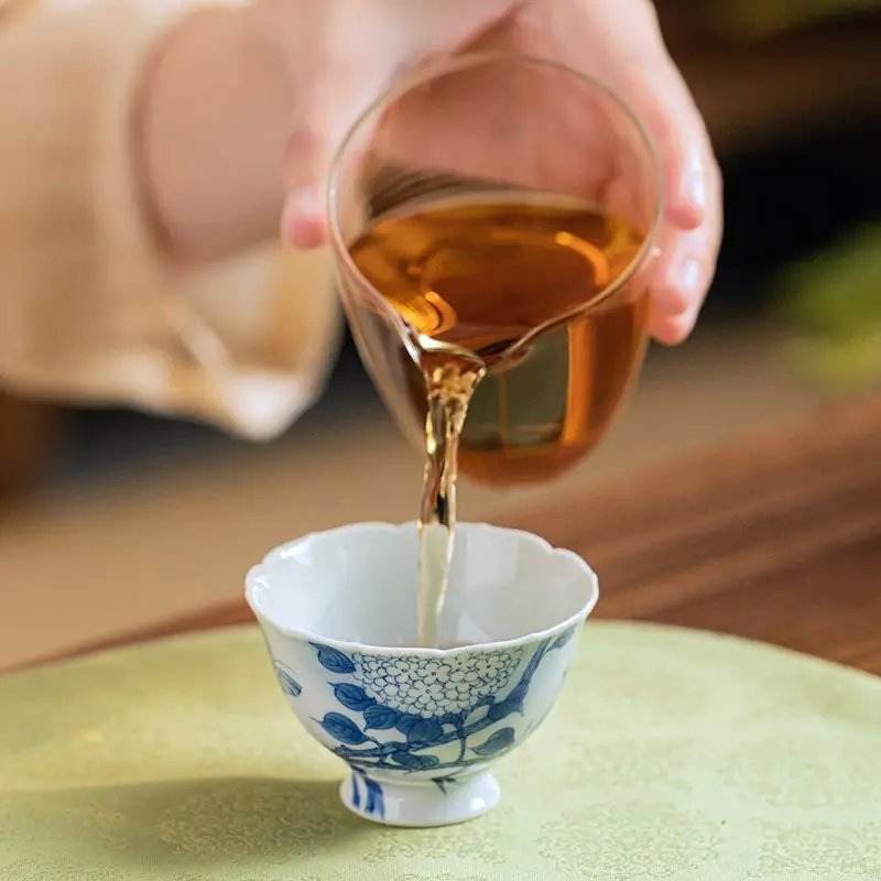 Yisitang - Jingdezhen Chaiyao Blue White Hand-Painted Butterfly And Hydrangea Women's High-End Tea Cup