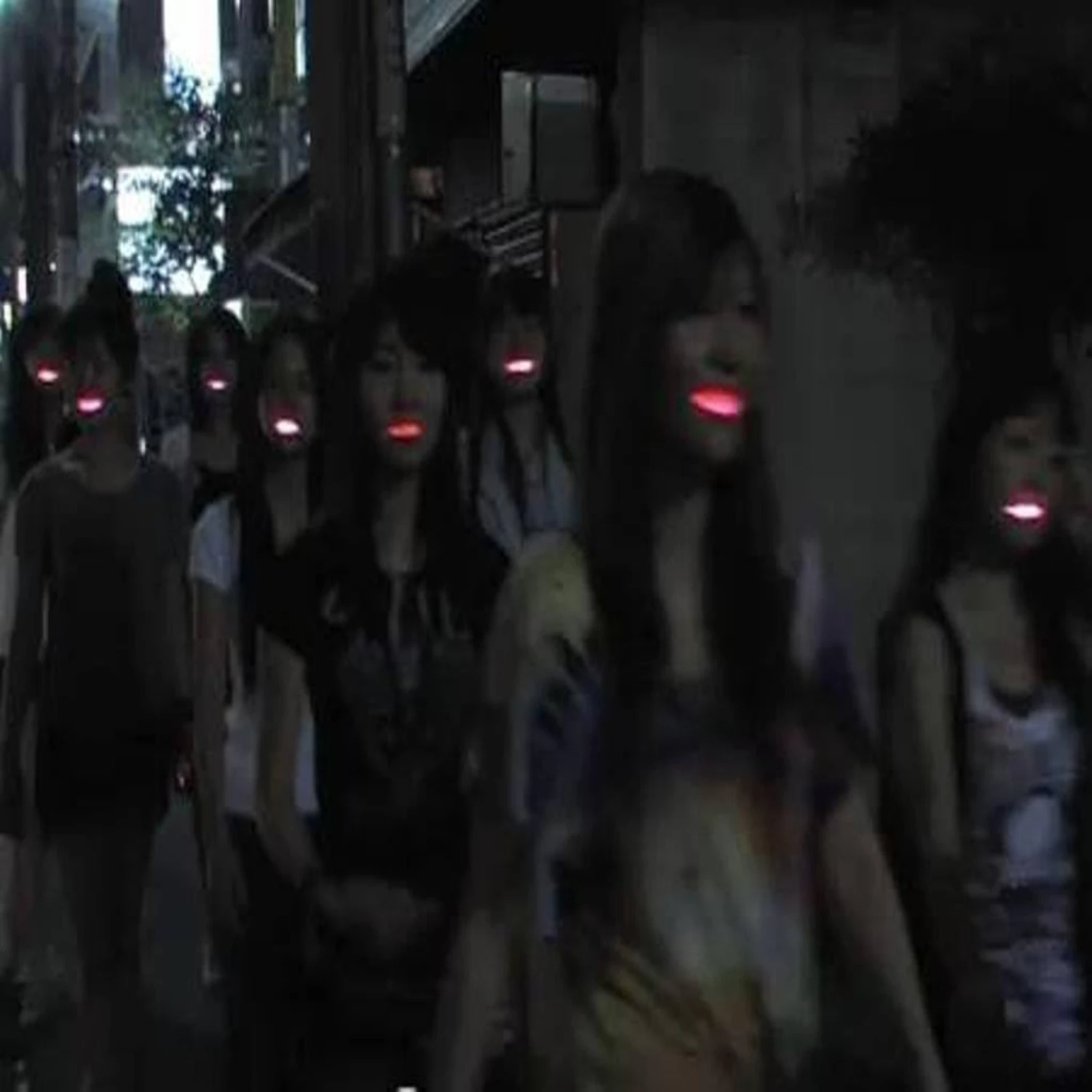 مجموعة واقي الفم LED اللامعة والملونة - تجلب متعة وإثارة لحفلات الهذيان والمناسبات الليلية. تضيء ابتسامتك مع