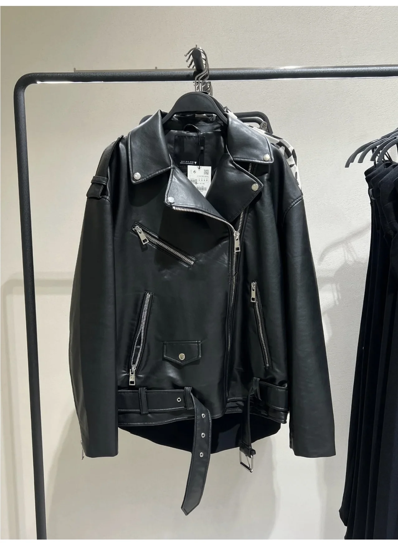 Imitation leather motorcycle loose jacket for ladies 2024 new epaulette decoration diagonal zipper down shoulder lazy coat