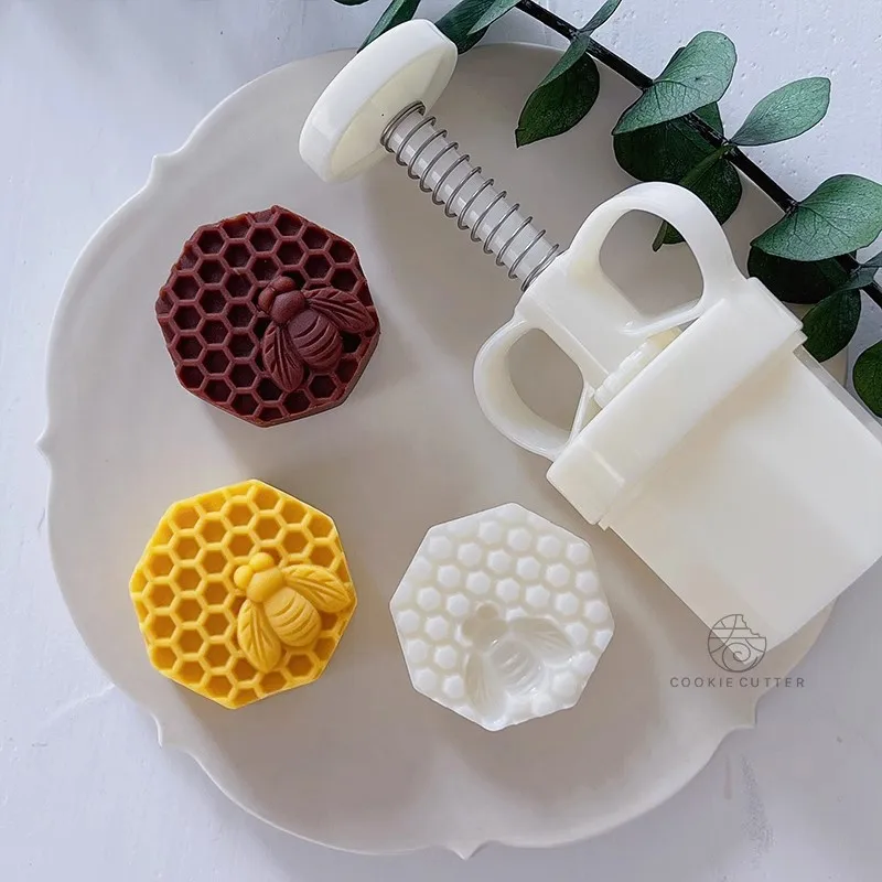 63g Mooncake Hand Pressed Mold Honeycomb Shape Bee Pattern Cookie Pastry Stamp Home DIY Chocolate Useful Tools And Equipment