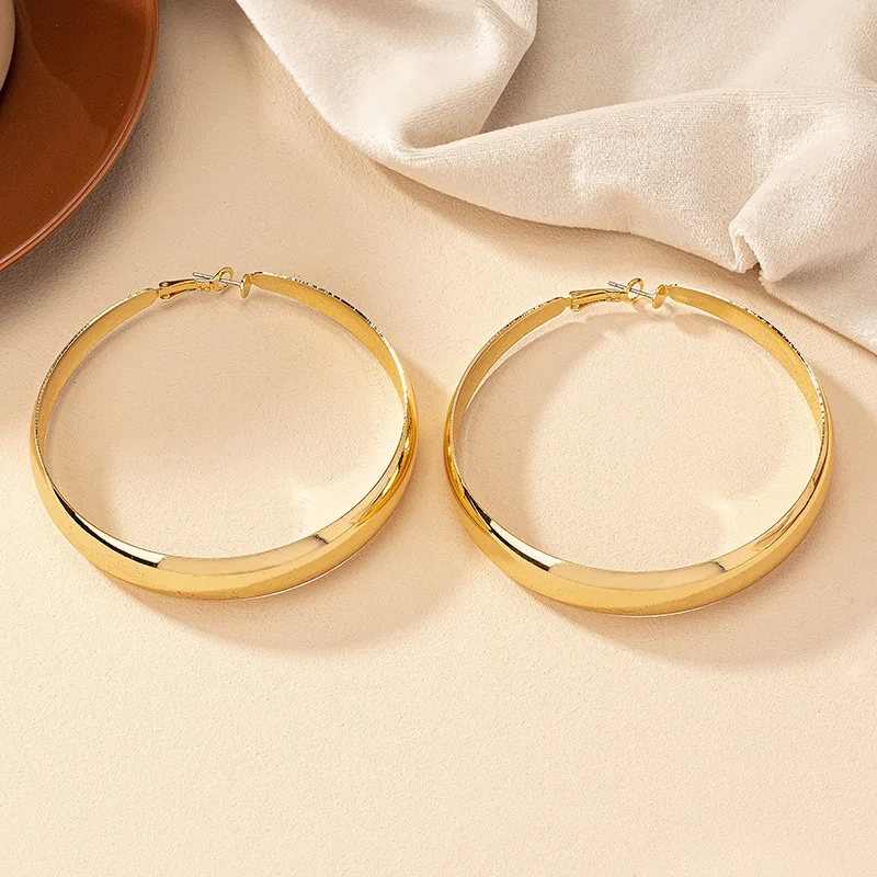 Large Circle Metal Earrings For Women Exaggerated Temperament Geometric Holiday Party OL Fashion Jewelry Ear Accessories DE056