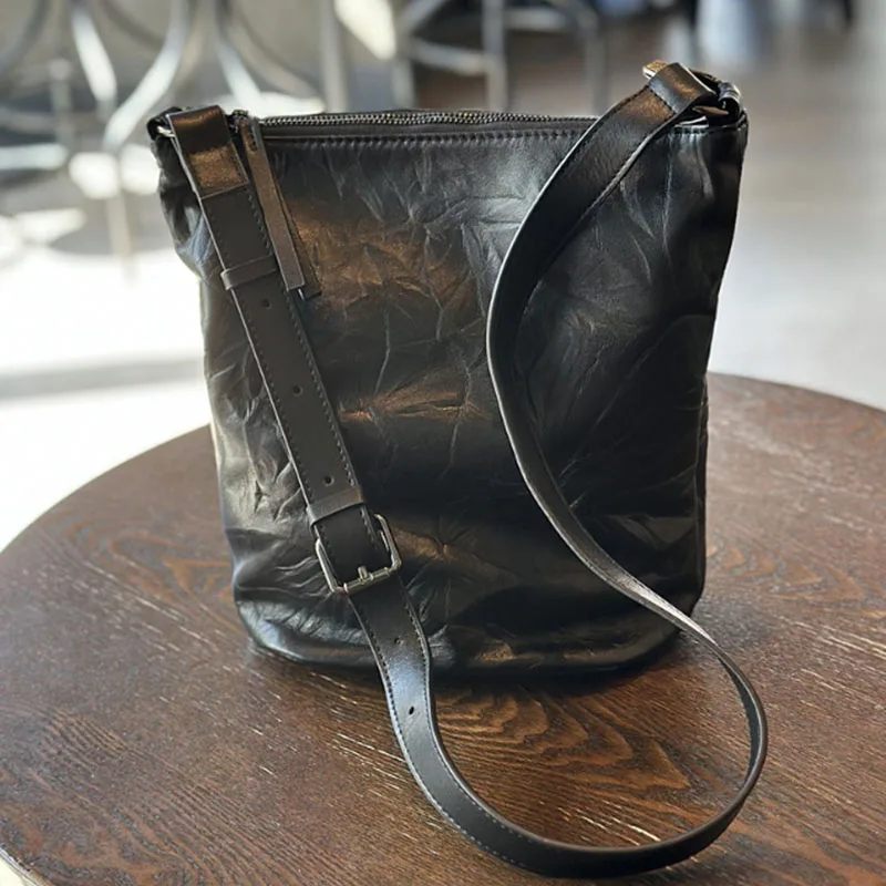 

2025 new women's genuine leather bucket shaped handbag multifunctional women's diagonal shoulder bag fashionable and casual