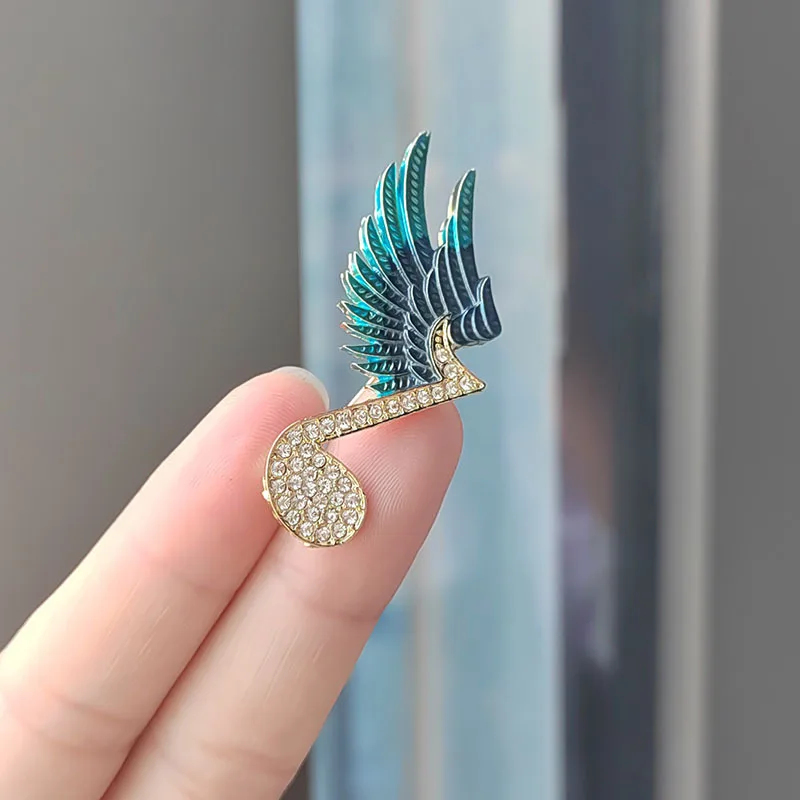 Fashion Crystal Music Note Melody Brooch for Women Men Blue Feather Rhinestone Metal Badge Pins Dress Coat Clothing Accessory