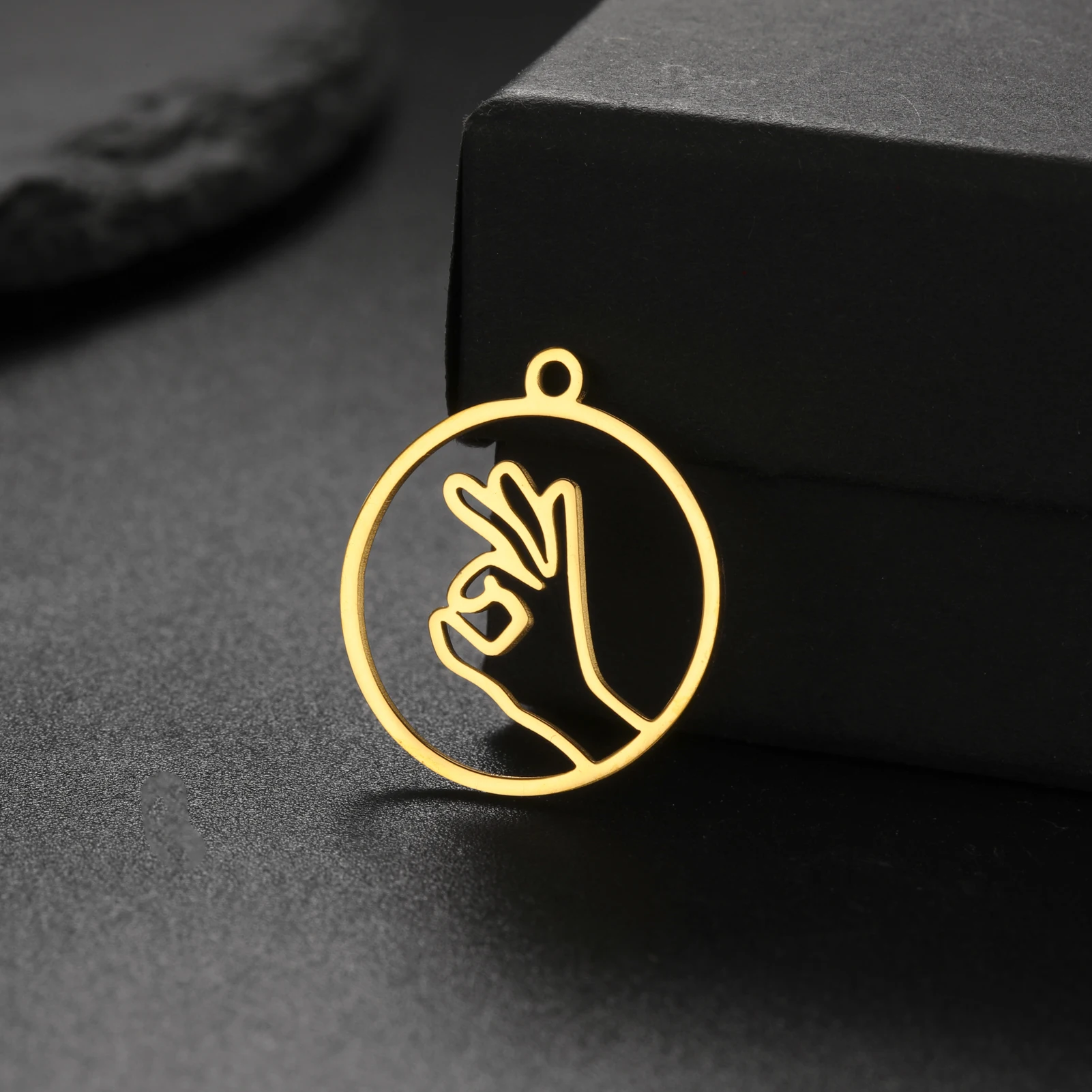 EUEAVAN 5pcs OK Love Heart Hand Gesture Pendant Round Charms Jewelry Making Findings DIY Necklace Earrings Accessories Wholesale