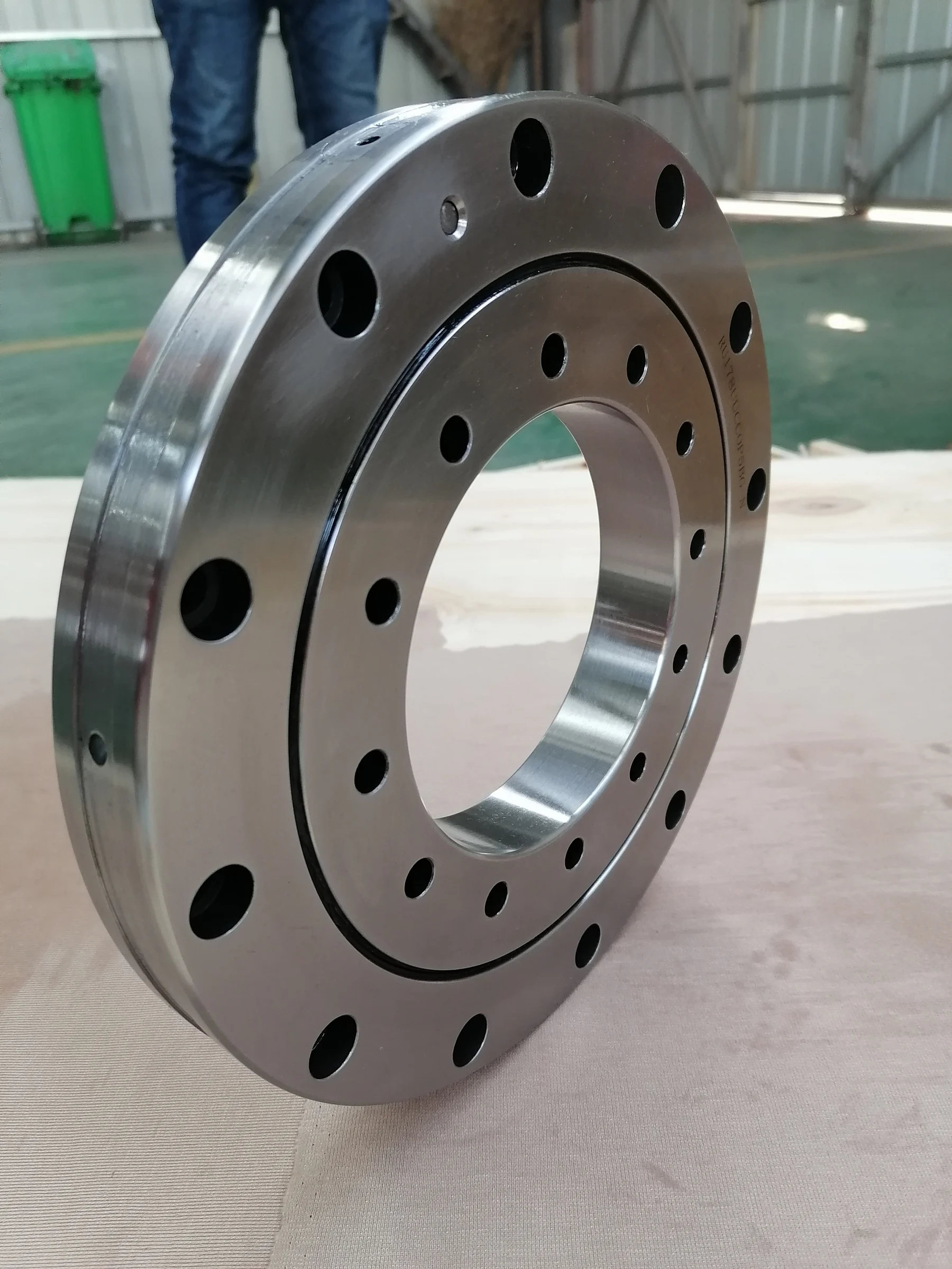 عالية الدقة صف واحد تحمل عجلة القيادة 9O-1Z16-0225-0634 42crmo عبرت الأسطوانة حلقات الدوران تحمل