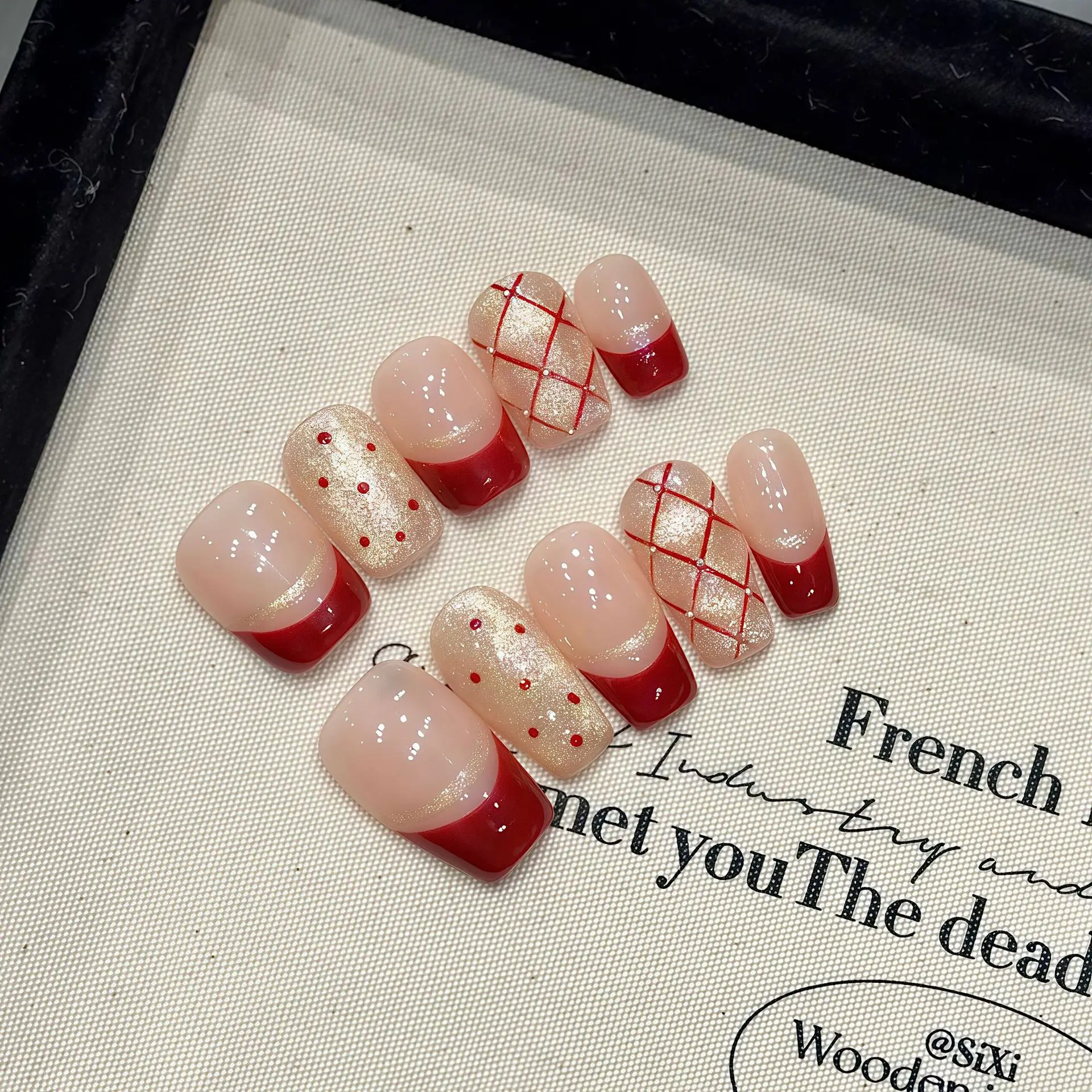 

10pcs Pure Hand Pressed Coffin Nail Art,Beautiful Fake Nails,Red Polka-Dot Shiny Cat's Eye Plaid,Suitable For Women