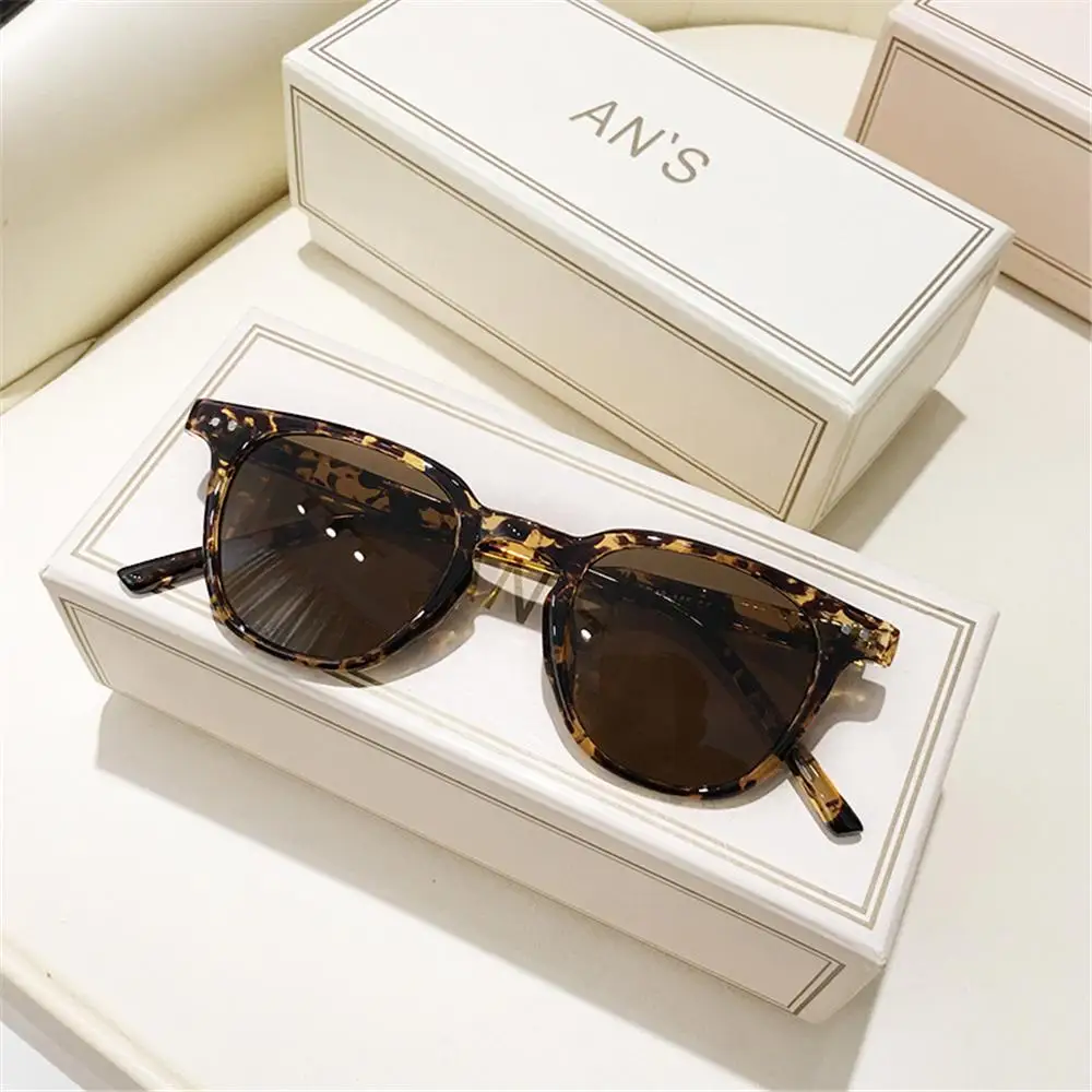 

Women's Fashion Sun Glasses Black Square Sunglasses Vintage Men Shades Oversized Sunglasses