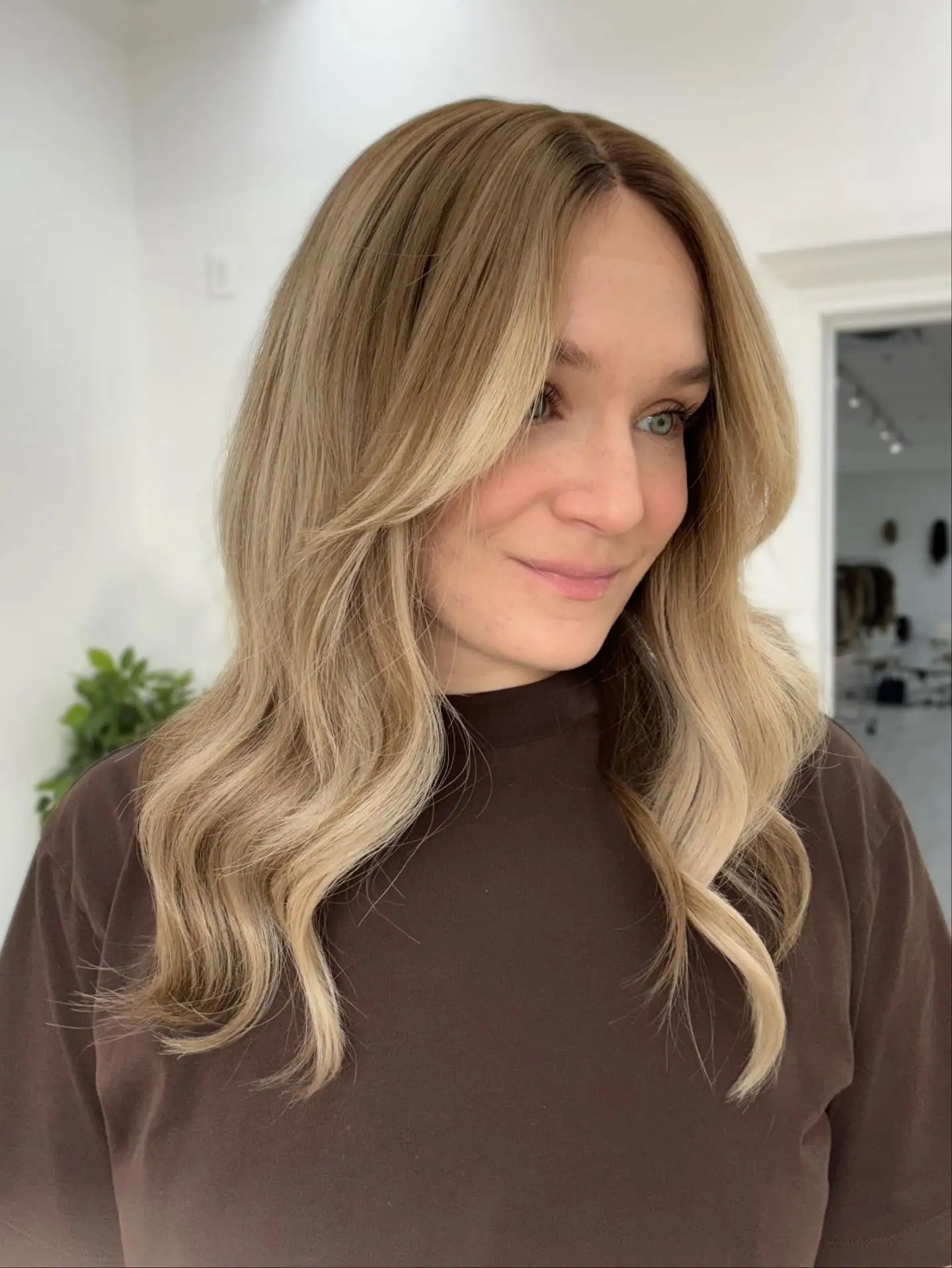 Ombre Caramel Brown Synthetic Lace Top Wigs Blonde Highlights Realistic Look Natural Hairline Glueless Wigs Daily Party Used