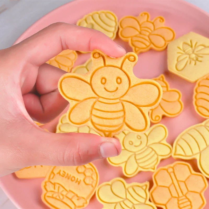 8pc Bee Shape Biscuit Mold Cookie Cutter 3D Cartoon Pressable Biscuit Mold Cookie Stamp DIY Fondant Cake Decorating Baking Tools