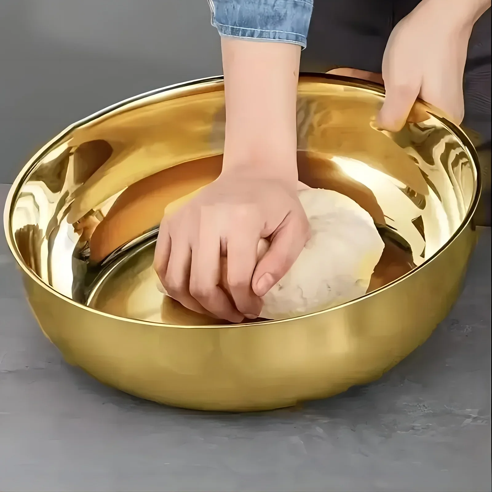 Stainless Steel Large Capacity Bowl, Suitable for Mixing Dough, Cleaning Vegetables, Stirring Salads, Easy To Clean