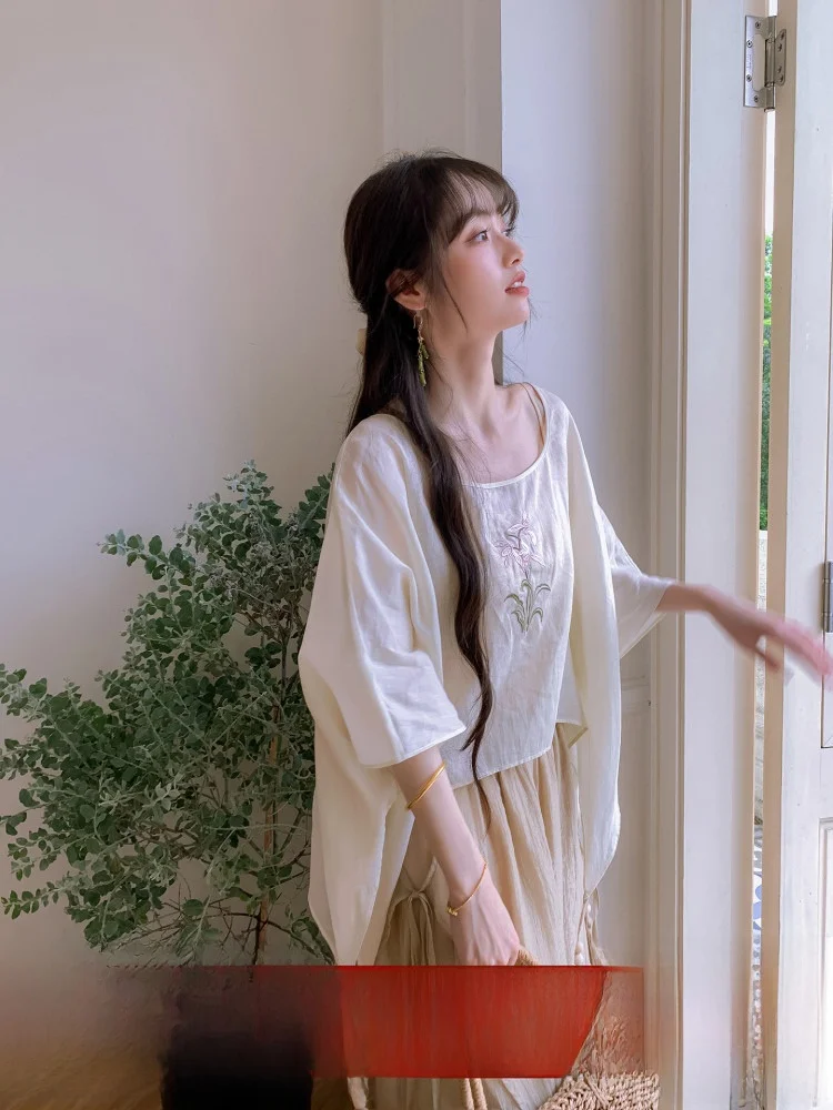 

Комплект: Свободные брюки с широкими штанинами и оригинальной вышивкой, лен, комфортный материал, дизайн «Маленькая Орхидея», коллекция «Южный Ветер», модный женский костюм