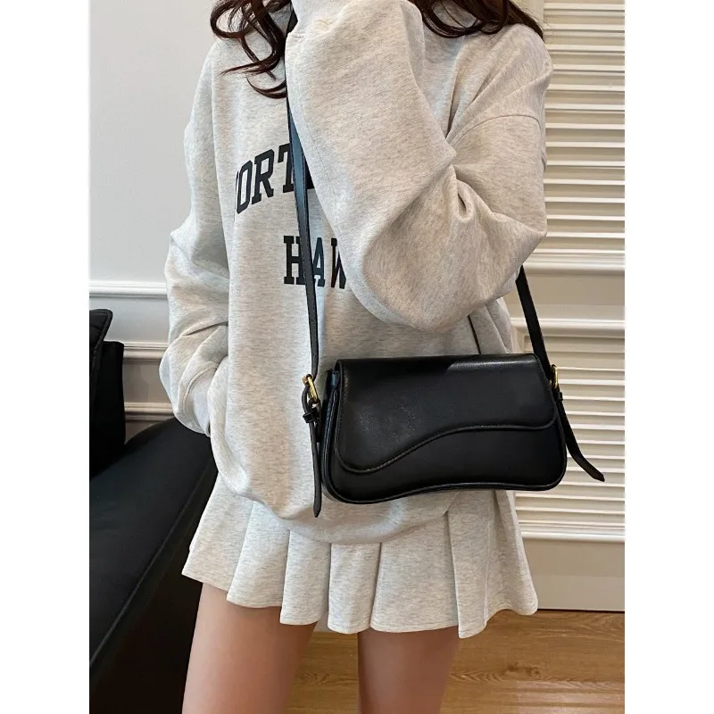 

Hot Selling Women's 2026 New Retro Versatile Single Shoulder Underarm Bag, Niche Commuting Crossbody Small Square Bag Purse