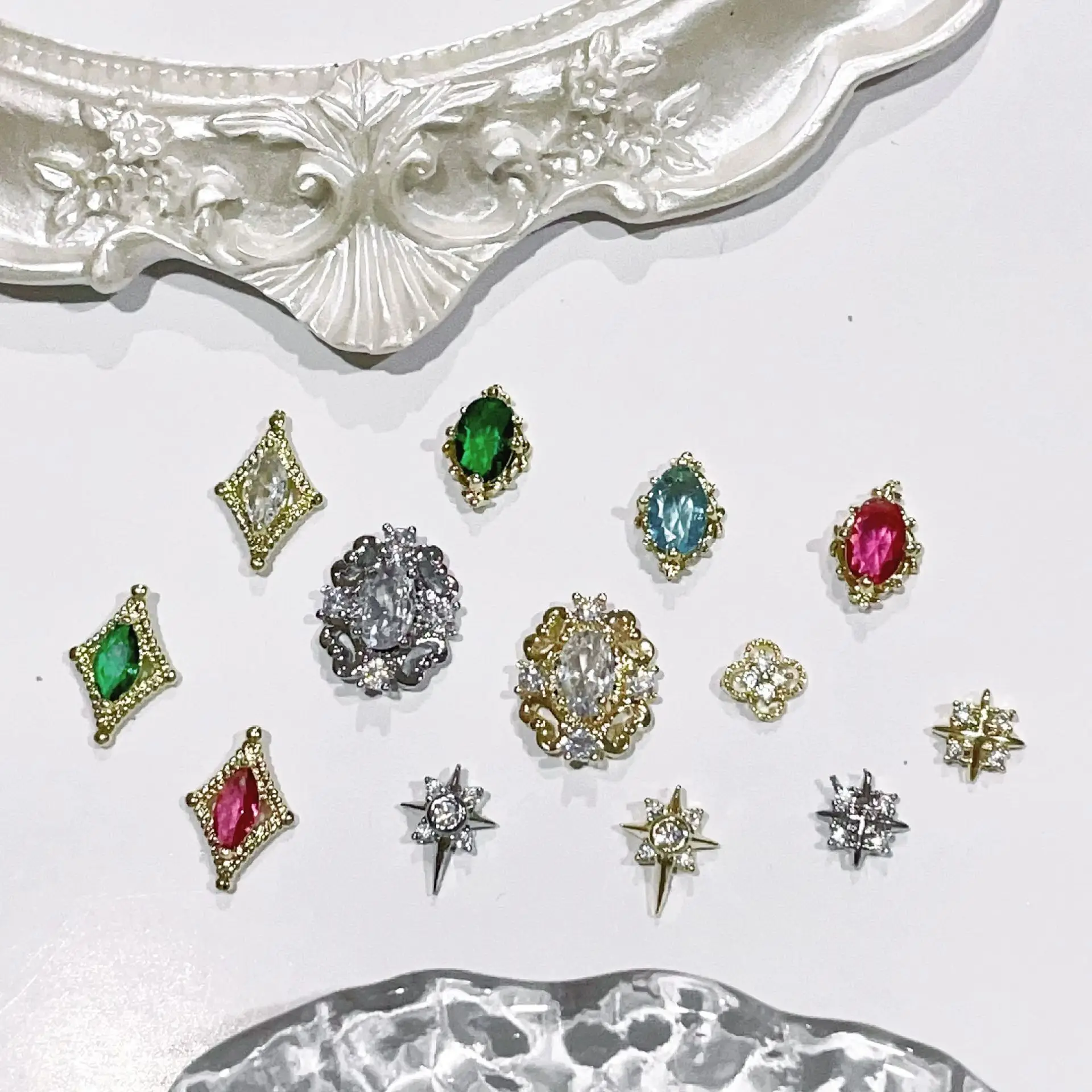 5 ชิ้นหรูหรา Retro Zircon เครื่องประดับเล็บ Art Palace เล็บ DIY อุปกรณ์ตกแต่งเล็บ Charms