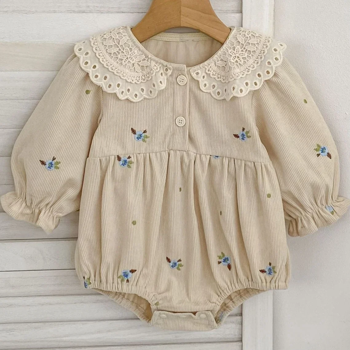 macacao-para-meninas-2025-nova-colecao-primavera-e-outono-roupas-infantis-macacao-de-corduroy-com-mangas-longas-e-bordado-casual-e-fofo