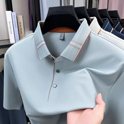 Polo de manga corta ligero de lujo para hombre, camiseta de verano a la moda de seda helada, comodidad fresca, ocio de negocios, camiseta con solapa a rayas de alta gama