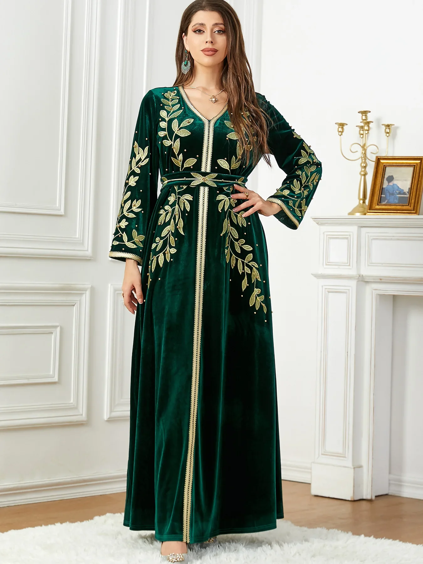 Winter Embroidery Muslim Dress Abaya for Women Velvet Abayas Beading Lace-up Morocco Party Dress Kaftan Arabic Long Robe Autumn