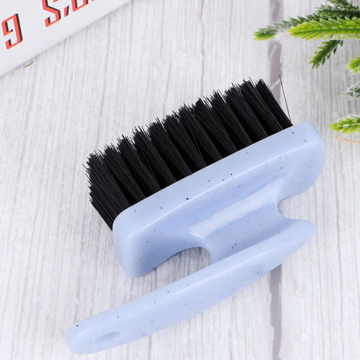 

1 шт. высококачественная щетка для чистки обуви с короткой ручкой, нескользящим захватом, легкая, портативная, без запаха, для глубокой очистки спортивной обуви