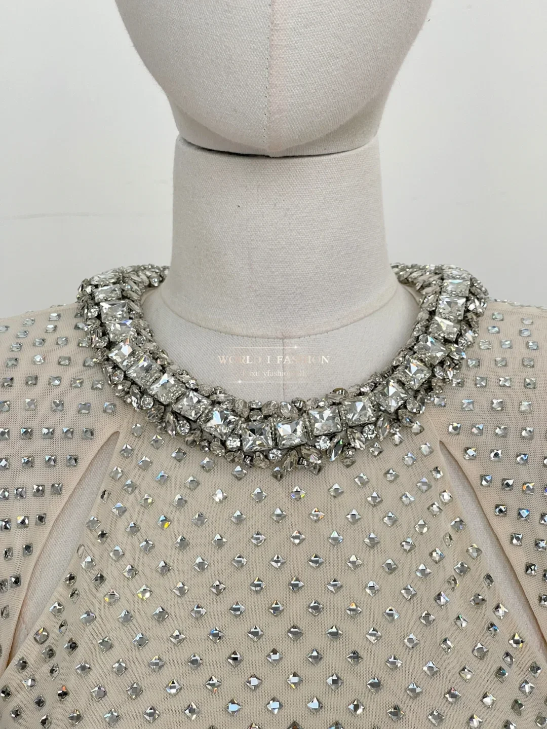 2025 New Beautiful White Cut Out Long Sleeve Diamonds Pressed Maxi Dress