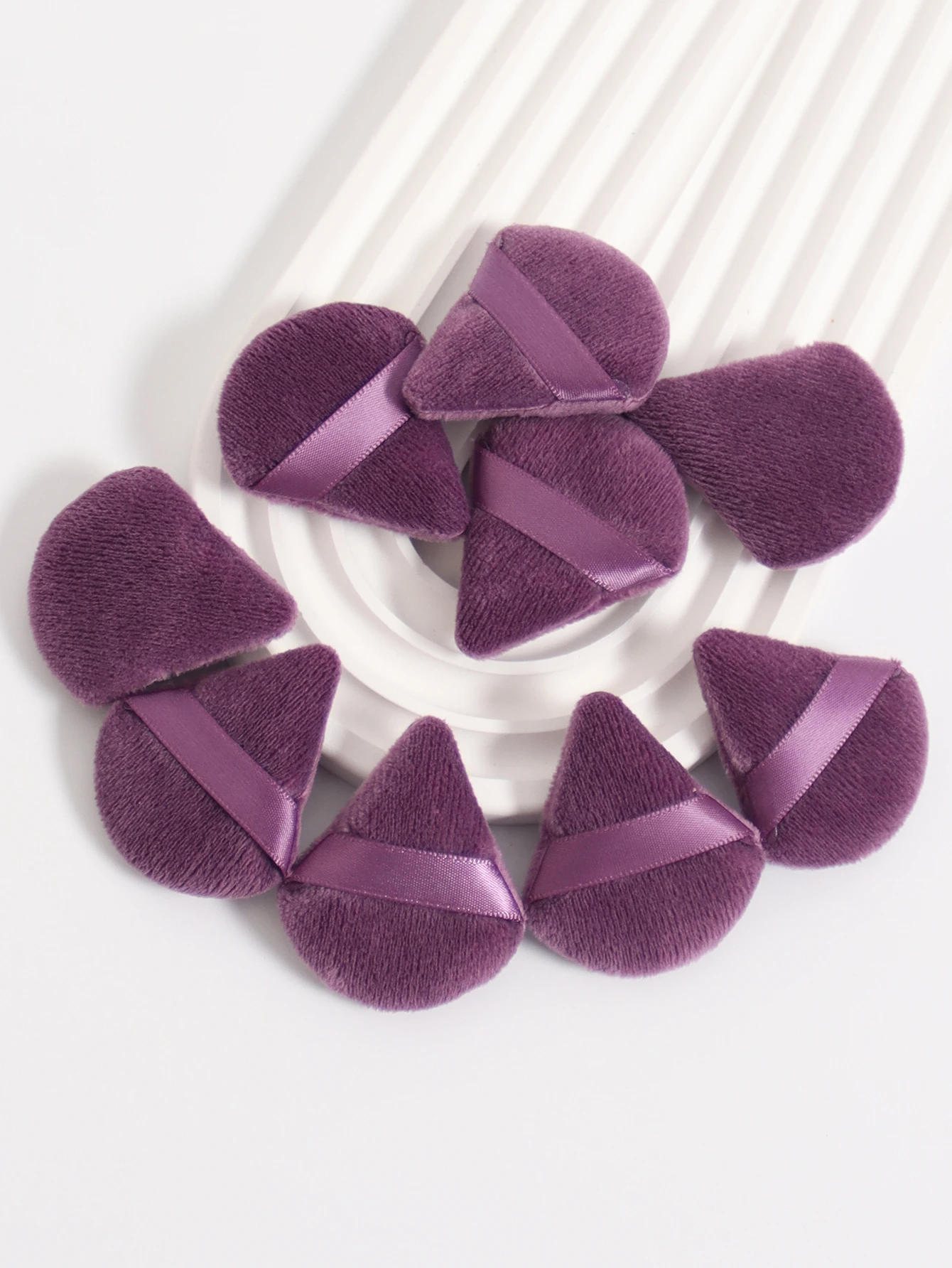 Mini Trójkątne Puszki do Pudru 40-80 szt., Aplikuj rozpuszczony w płynie puder przez delikatne naciskanie na twarz, aby uzyskać efekt utrwalania makijażu.