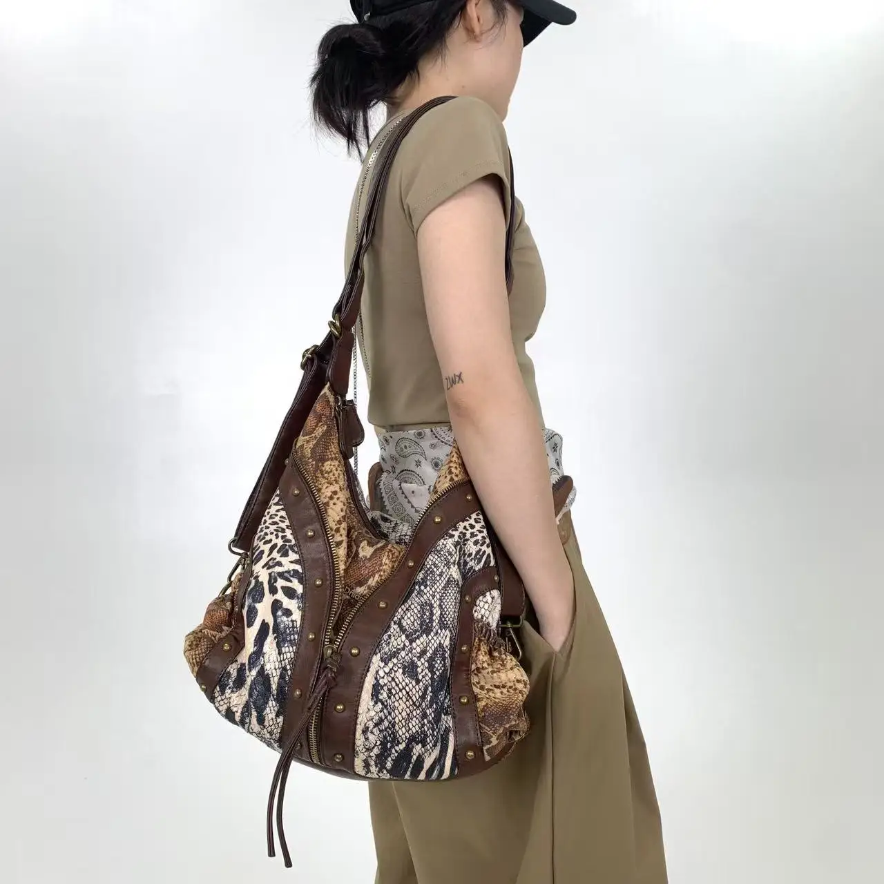Ladies' retro motorcycle handbag, multi pocket soft shoulder bag, street Y2K handbag, leopard print patchwork design
