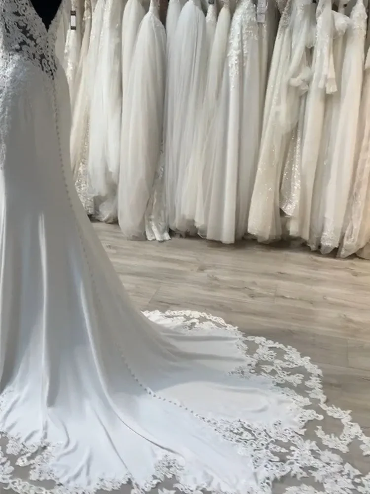 Personalizado decote em v ver através de vestidos de casamento de renda trem varredura vestido de novia botões voltar jardim país vestidos de noiva