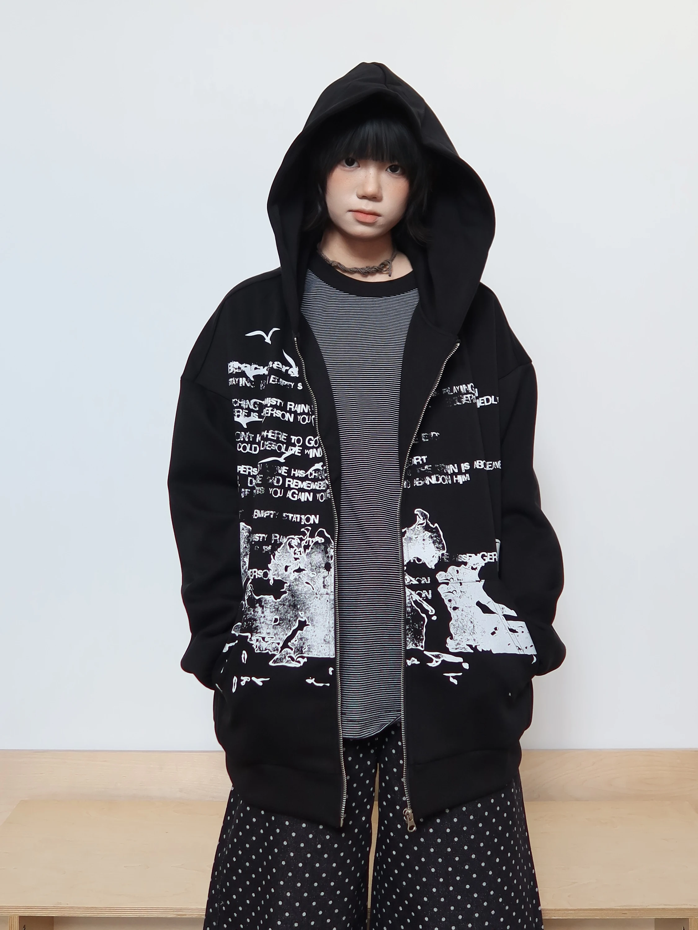 

Retro Washed Black White Print Letter Hooded Open Cardigan Loose Fit Sweatshirt Jacket Women's Casual Comfortable Cotton Poly...