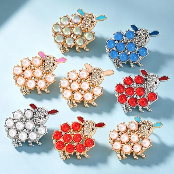 New retro light luxury sheep brooch, pearl rhinestone animal Year of the Sheep breast flower, clothing pin accessories