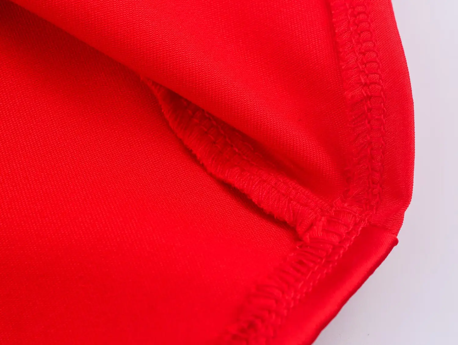 ชุดเดรสยาวผ้าซาตินเนื้อสัมผัสดีไซน์เรียบง่ายสไตล์ยุโรปและอเมริกาสำหรับผู้หญิงปี 2025